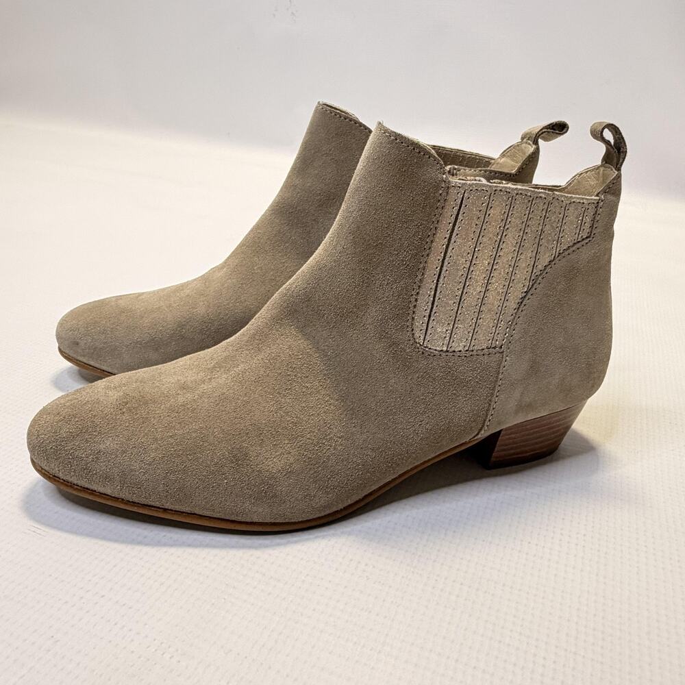 Sundance Boots Womens Size 7.5 Beige Suede Chelsea Ankle Bootie Low Heel Italy